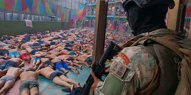 Ecuador en la encrucijada: El ascenso implacable de los grupos criminales