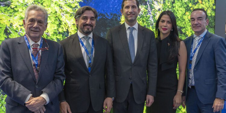 CEPM presenta avances en energía renovable y movilidad sostenible en FITUR 2024