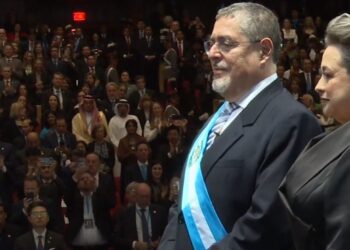 Bernardo Arévalo se abre paso ante los obstáculos y asume la presidencia de Guatemala