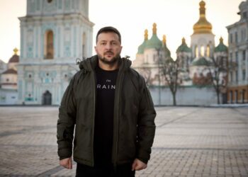 Zelenski anuncia una ley para doble nacionalidad y excluye a los rusos