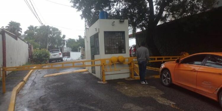 Conflictos viales en el residencial Cuesta Brava podría alcanzar niveles peligrosos