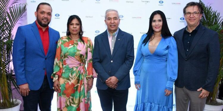 Óptica Oviedo inaugura Primer laboratorio óptico del país
