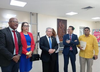 Waldo se reúne con nuevo ministro de Salud y pide nombramientos médicos