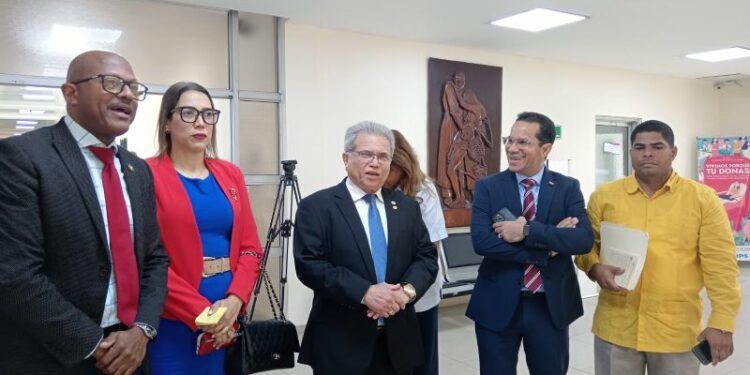 Waldo se reúne con nuevo ministro de Salud y pide nombramientos médicos