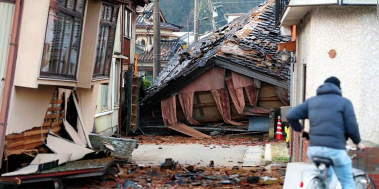 Aumentan a 62 los fallecidos por terremoto en el occidente Japón 