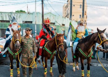 Magia y alegria en desfile de Reyes Magos en Santo Domingo