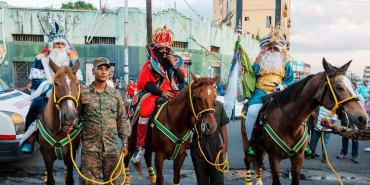 Magia y alegria en desfile de Reyes Magos en Santo Domingo