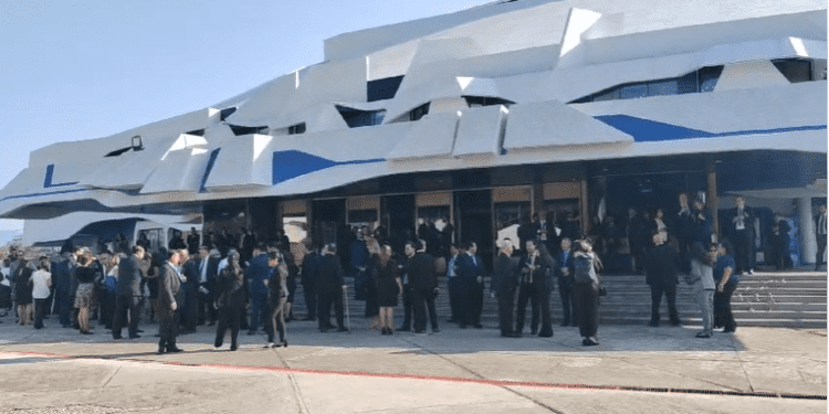 Desde el congreso de Guatemala bloquean toma de posesión de nuevo presidente 