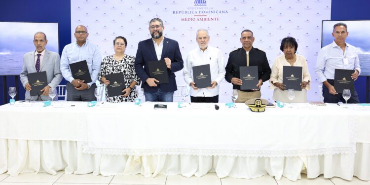 Samaná Inicia temporada de avistamiento de ballenas con compromiso de conservación