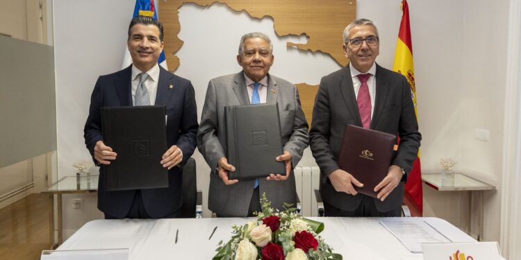 BHD y BPD fortalecen lazos con ICO para financiar proyectos en RD