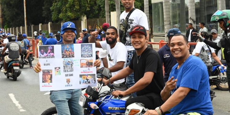 Los Tigres del Licey celebran su 24ª corona con vibrante caravana en Santo Domingo