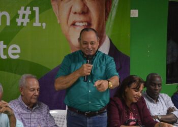 Julio Romero presenta equipo de campaña en Santo Domingo Este