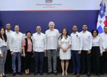 MIREX logra con Colombia concretar más de 10 mil becas para dominicanos  