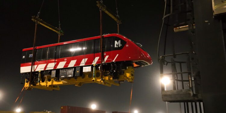 Llegada histórica del primer tren del Monorriel de Santiago de los Caballeros
