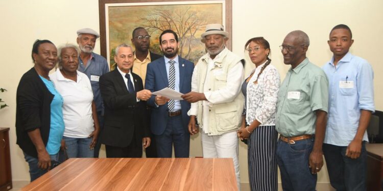 Organizaciones exigen prohibición de plásticos de un solo uso