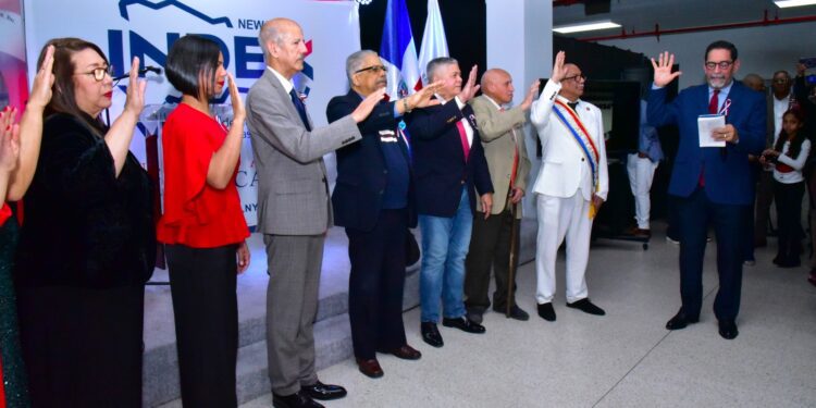 Cónsul de RD en Nueva York juramenta directiva de Instituto Duartiano en EEUU