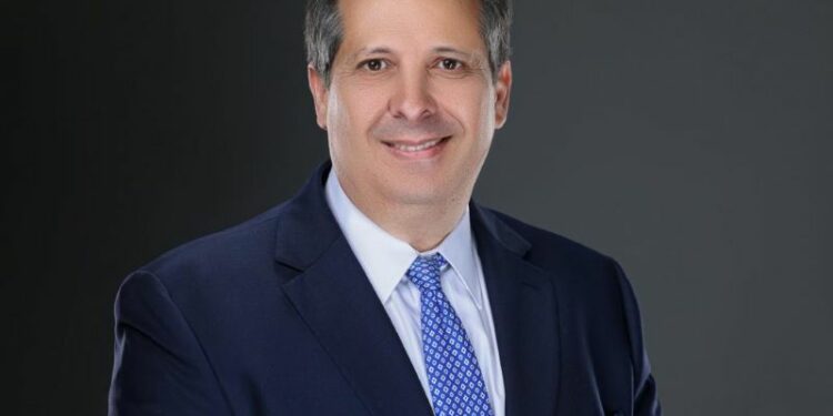 Designan a Víctor Atallah como nuevo ministro de Salud Pública