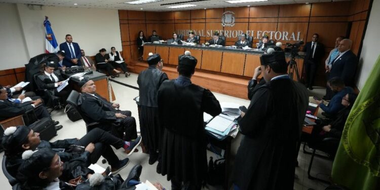 TSE explica porque limitó la cantidad abogados en el recurso de amparo del CARD