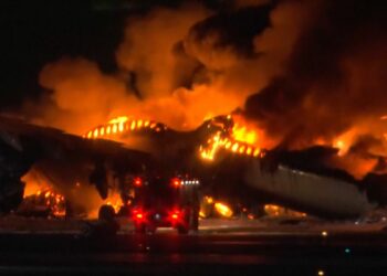 Cinco fallecidos en colisión de avión de Guardia Costera y aeronave de pasajeros