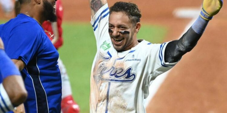 Licey se trepa a la cima venciendo a Gigantes; Leones explotan contra las Estrellas