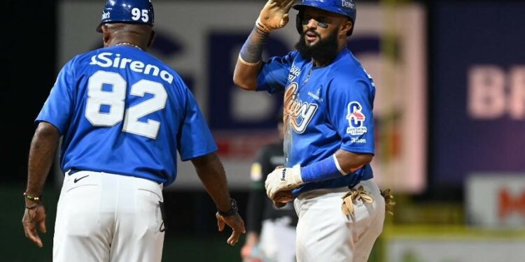 Licey detiene a las Estrellas; Gigantes rompen racha negativa ante Leones