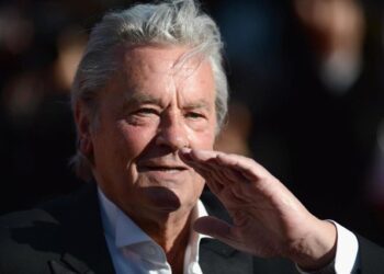 Denuncian un "intento de homicidio voluntario" de los hijos de Alain Delon contra su padre