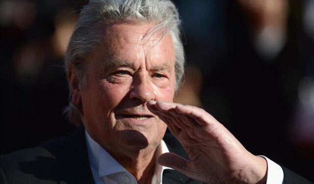 Denuncian un "intento de homicidio voluntario" de los hijos de Alain Delon contra su padre