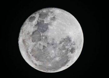 Los indios Navajo protestan por el envío a la Luna de cenizas humanas