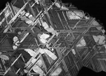 Revelan los primeros bloques de construcción de la Tierra contenían agua