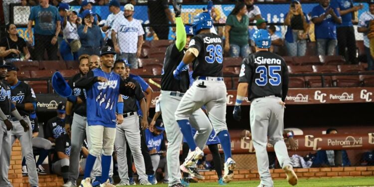 Fiestas de jonrones en triunfos de Tigres y Estrellas 
