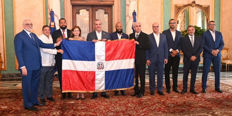 Abinader entrega bandera a Tigres del Licey para la Serie del Caribe 2023-24