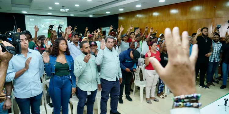 Fuerza del Pueblo juramenta a Wilkin Moreno y amplio grupo de exmiembros del PRM