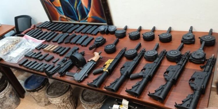 Llamado a controlar el uso de armas en la comisión de delitos en Santiago