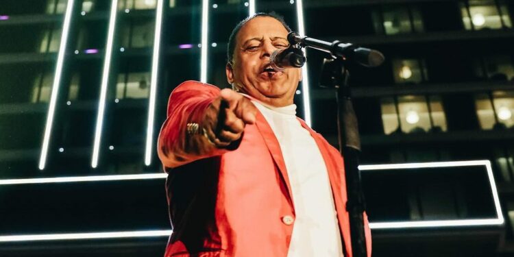 Wilfrido deslumbra como 'The King del Merengue' en su tour 2024