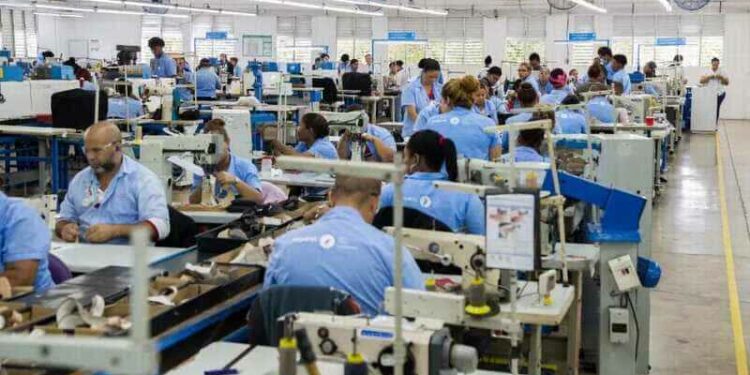 Zonas Francas del Cibao piden prudencia ante Plan de Semana Laboral Reducida