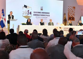 La JCE inaugura las elecciones municipales con llamado a votar temprano