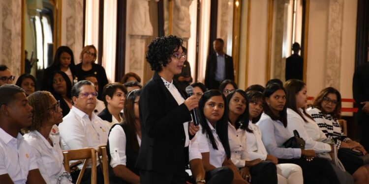 Programa de empleo  integra a 1,270 jóvenes en su primera contratación formal