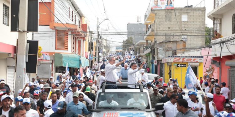 Abinader encabeza caravana en apoyo a candidatos municipales del PRM en Cienfuegos.