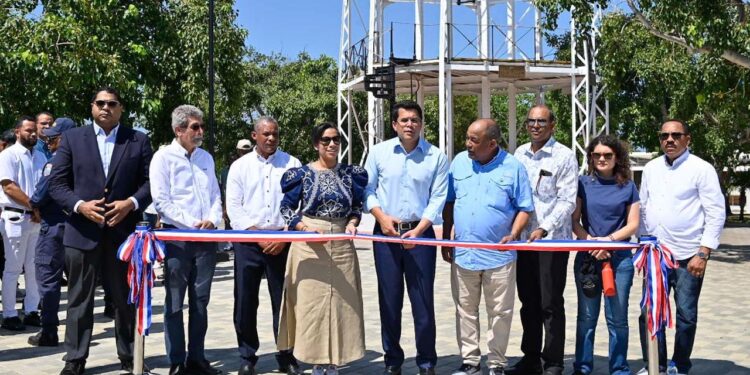 David Collado entrega Remozamiento del Parque Duarte en Montecristi: