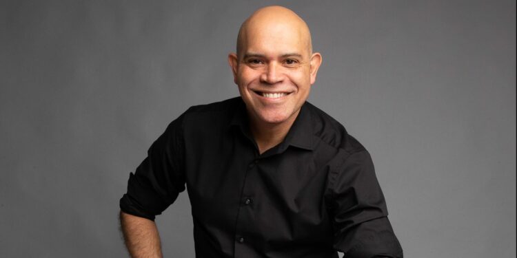 El maestro Amaury Sánchez anuncia el estreno del musical Rock of Ages (La era del Rock)