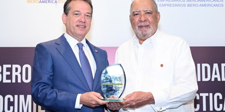 Reconocen Centro de Capacitación e Investigación de Plástico