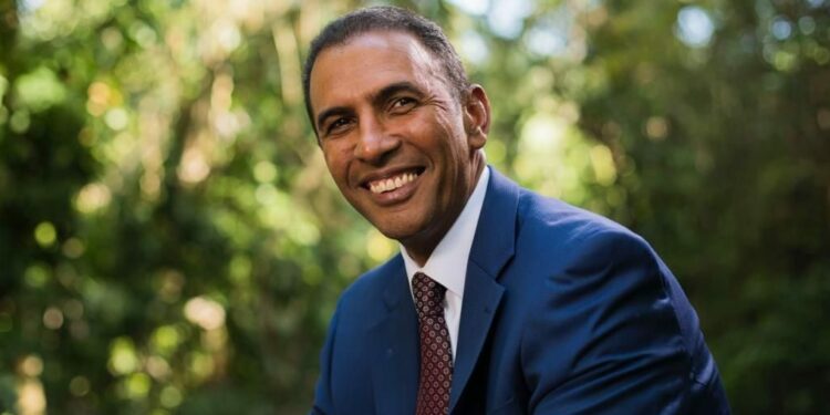 Encuesta establece Contreras aventaja a Carolina por alcaldía de la capital