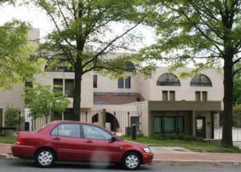 Militar de EEUU fallece tras prenderse fuego frente a la embajada de Israel en Washington