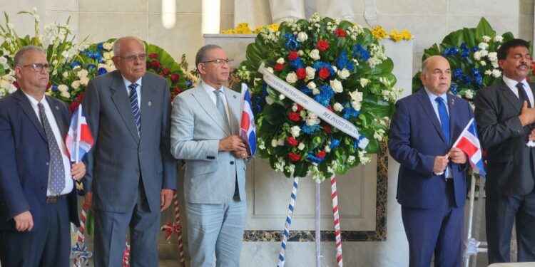 El Instituto Duartiano aboga por eliminar impuesto a la Bandera Nacional
