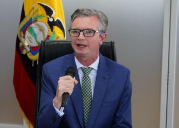 Ecuador anuncia aumento del IVA al 15% para financiar lucha contra la inseguridad