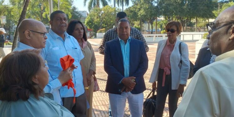 Ministro de Educación acusado de falacias por dirigente nacional de la ADP