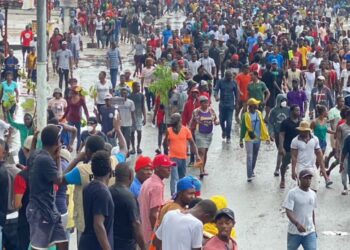 Haití al borde del caos: Protestas violentas y demanda de cambio marcan el fin de Ariel Henry
