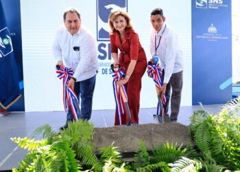 Raquel Peña lidera esfuerzos para mejorar hospitales en Barahona