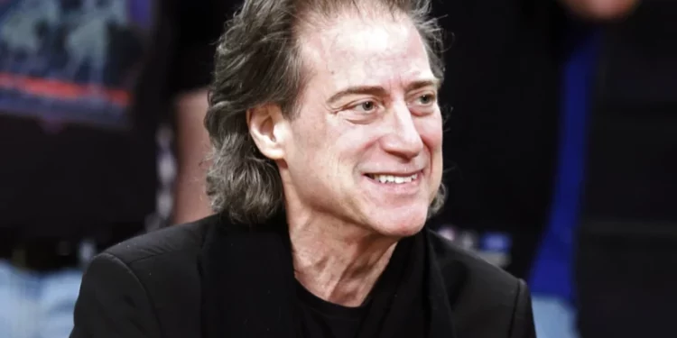 Fallece el icónico actor cómico Richard Lewis a los 76 años