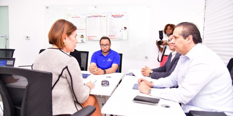 Ministerio de Salud y OPS unen fuerzas contra el dengue en República Dominicana